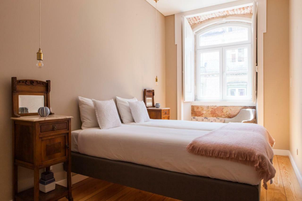 Alfama Baixa Spacious And Bright Blends The Historic And The Contemporary 2 Bedrs & 2 Bathrs Ac 18th Century Building Appartement *