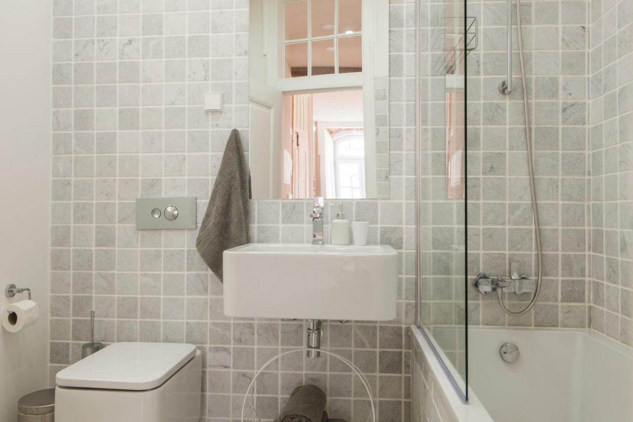 Appartement Alfama Baixa Spacious And Bright Blends The Historic And The Contemporary 2 Bedrs & 2 Bathrs Ac 18th Century Building Lisboa