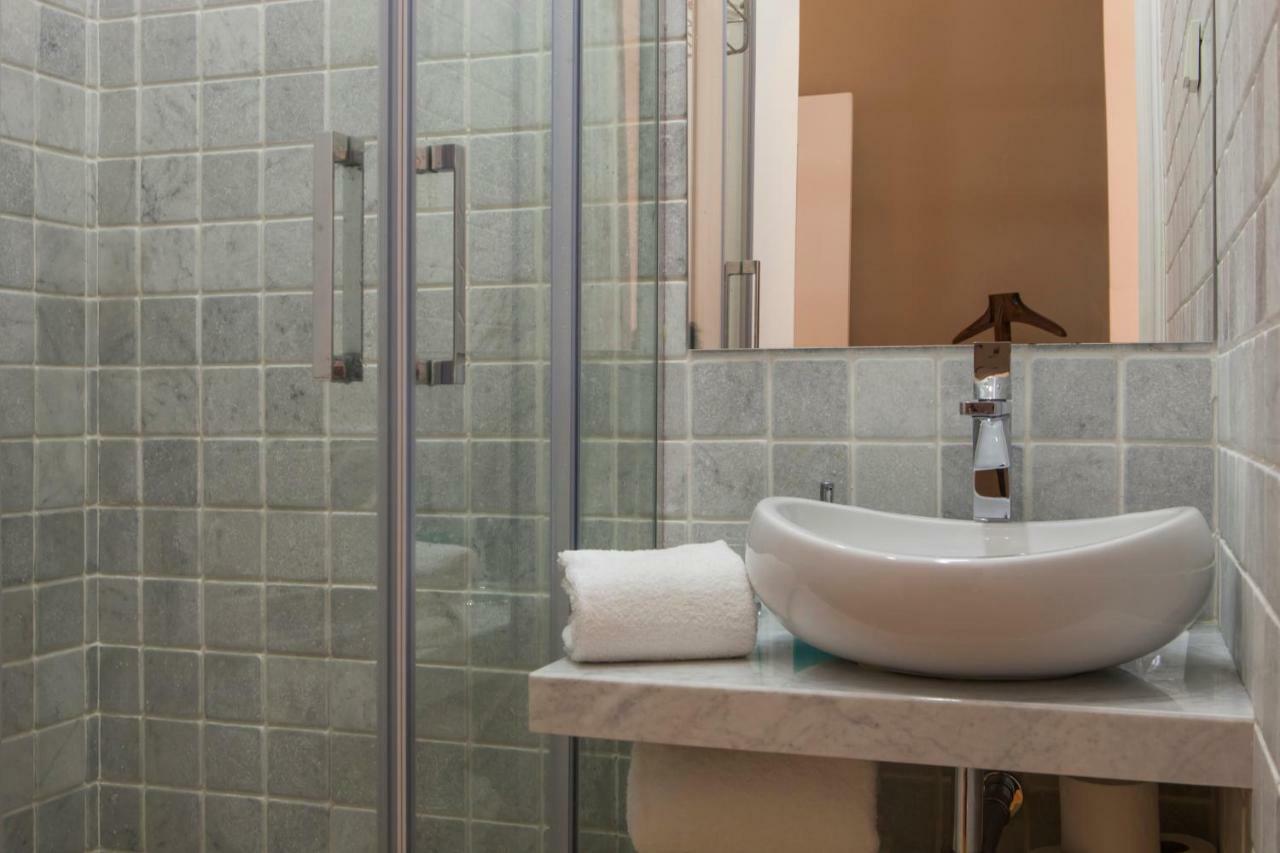 Alfama Baixa Spacious And Bright Blends The Historic And The Contemporary 2 Bedrs & 2 Bathrs Ac 18th Century Building Appartement Lisboa