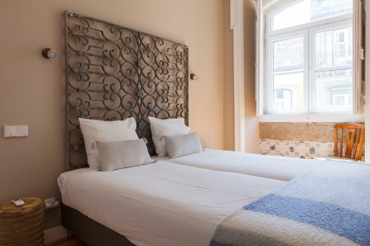 Alfama Baixa Spacious And Bright Blends The Historic And The Contemporary 2 Bedrs & 2 Bathrs Ac 18th Century Building *