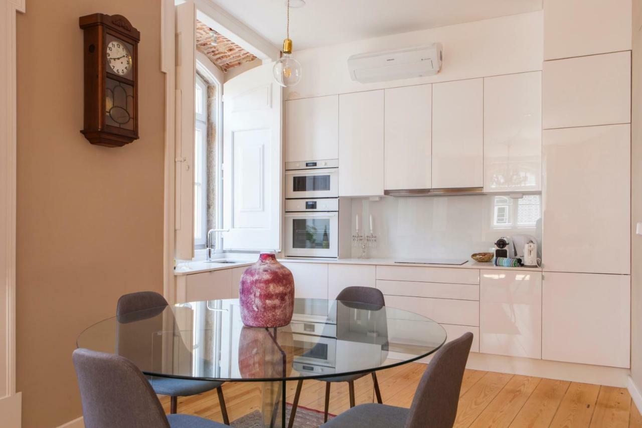 Appartement Alfama Baixa Spacious And Bright Blends The Historic And The Contemporary 2 Bedrs & 2 Bathrs Ac 18th Century Building