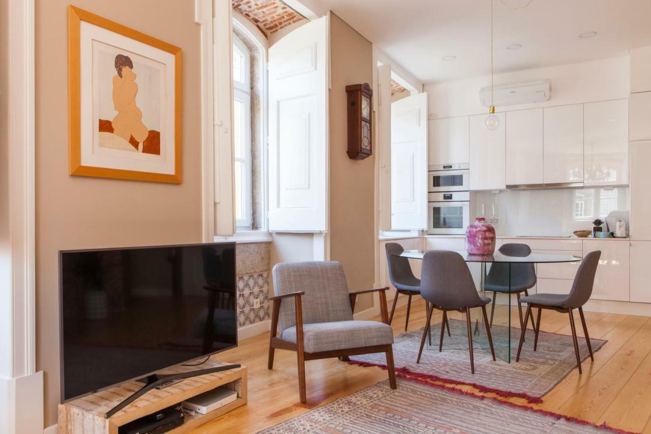 Alfama Baixa Spacious And Bright Blends The Historic And The Contemporary 2 Bedrs & 2 Bathrs Ac 18th Century Building Appartement *