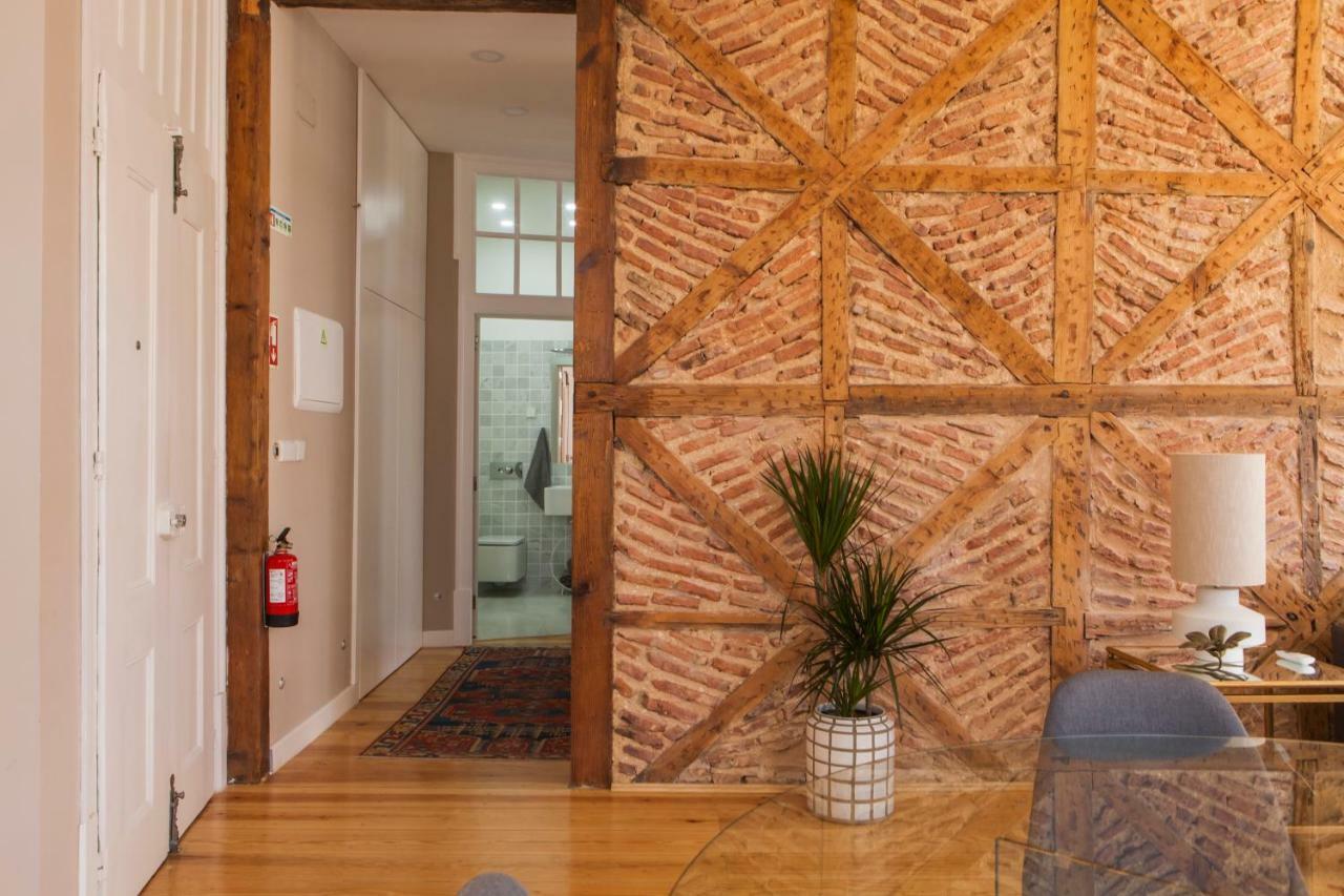 Alfama Baixa Spacious And Bright Blends The Historic And The Contemporary 2 Bedrs & 2 Bathrs Ac 18th Century Building Appartement *