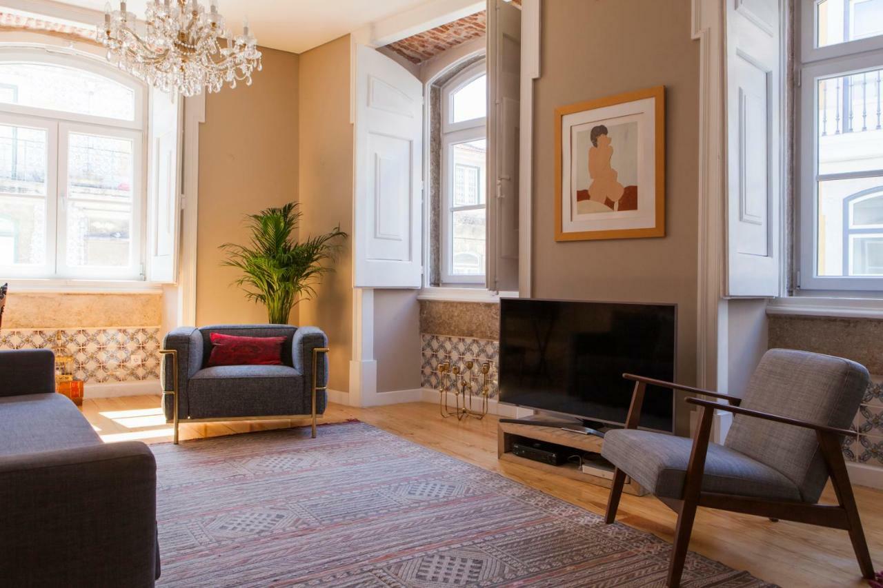 Alfama Baixa Spacious And Bright Blends The Historic And The Contemporary 2 Bedrs & 2 Bathrs Ac 18th Century Building Appartement *