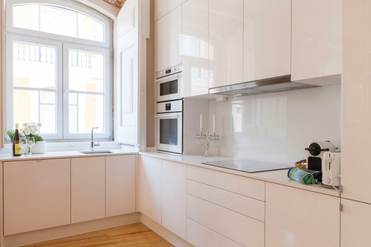 Alfama Baixa Spacious And Bright Blends The Historic And The Contemporary 2 Bedrs & 2 Bathrs Ac 18th Century Building * Lisboa