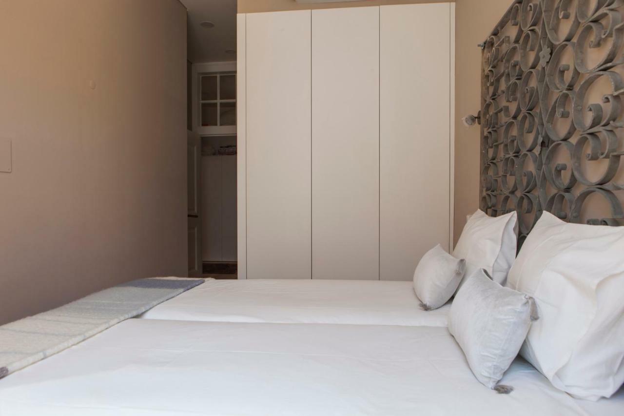 Alfama Baixa Spacious And Bright Blends The Historic And The Contemporary 2 Bedrs & 2 Bathrs Ac 18th Century Building Appartement