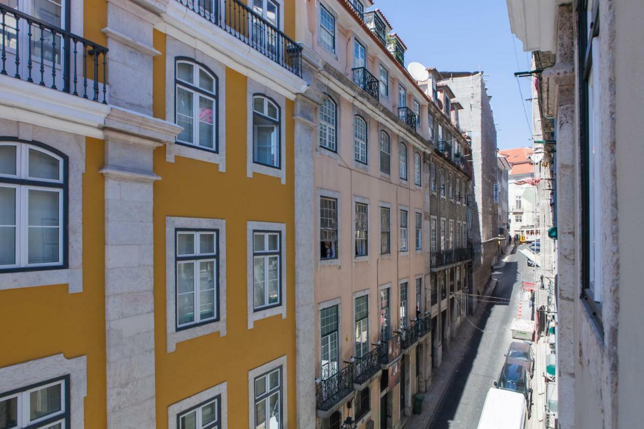 Alfama Baixa Spacious And Bright Blends The Historic And The Contemporary 2 Bedrs & 2 Bathrs Ac 18th Century Building Appartement *