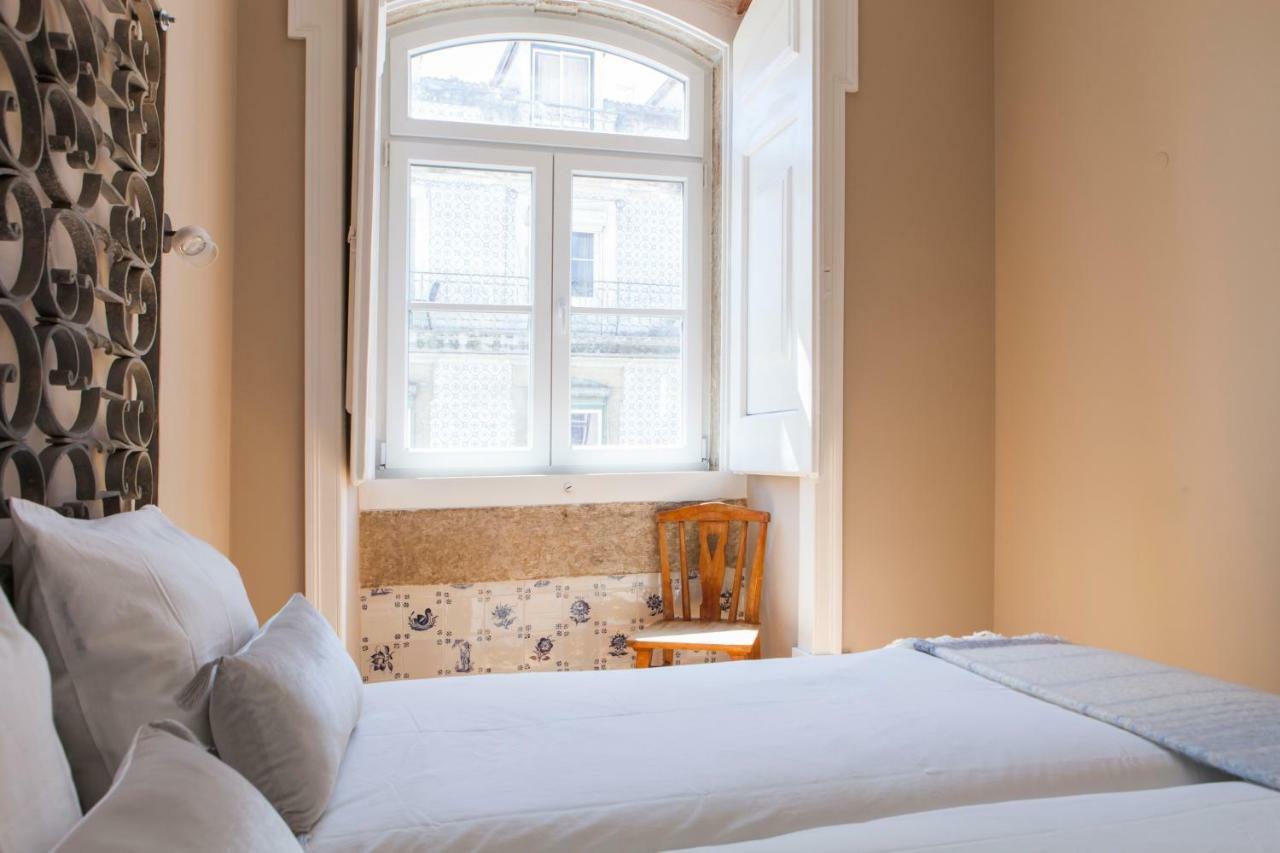 Alfama Baixa Spacious And Bright Blends The Historic And The Contemporary 2 Bedrs & 2 Bathrs Ac 18th Century Building Appartement *