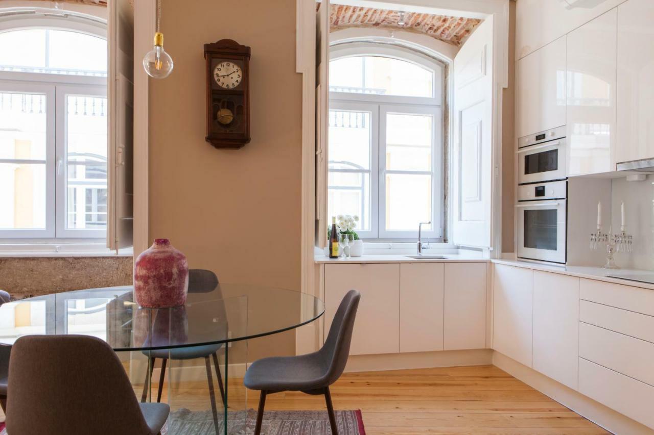 Alfama Baixa Spacious And Bright Blends The Historic And The Contemporary 2 Bedrs & 2 Bathrs Ac 18th Century Building Lisboa