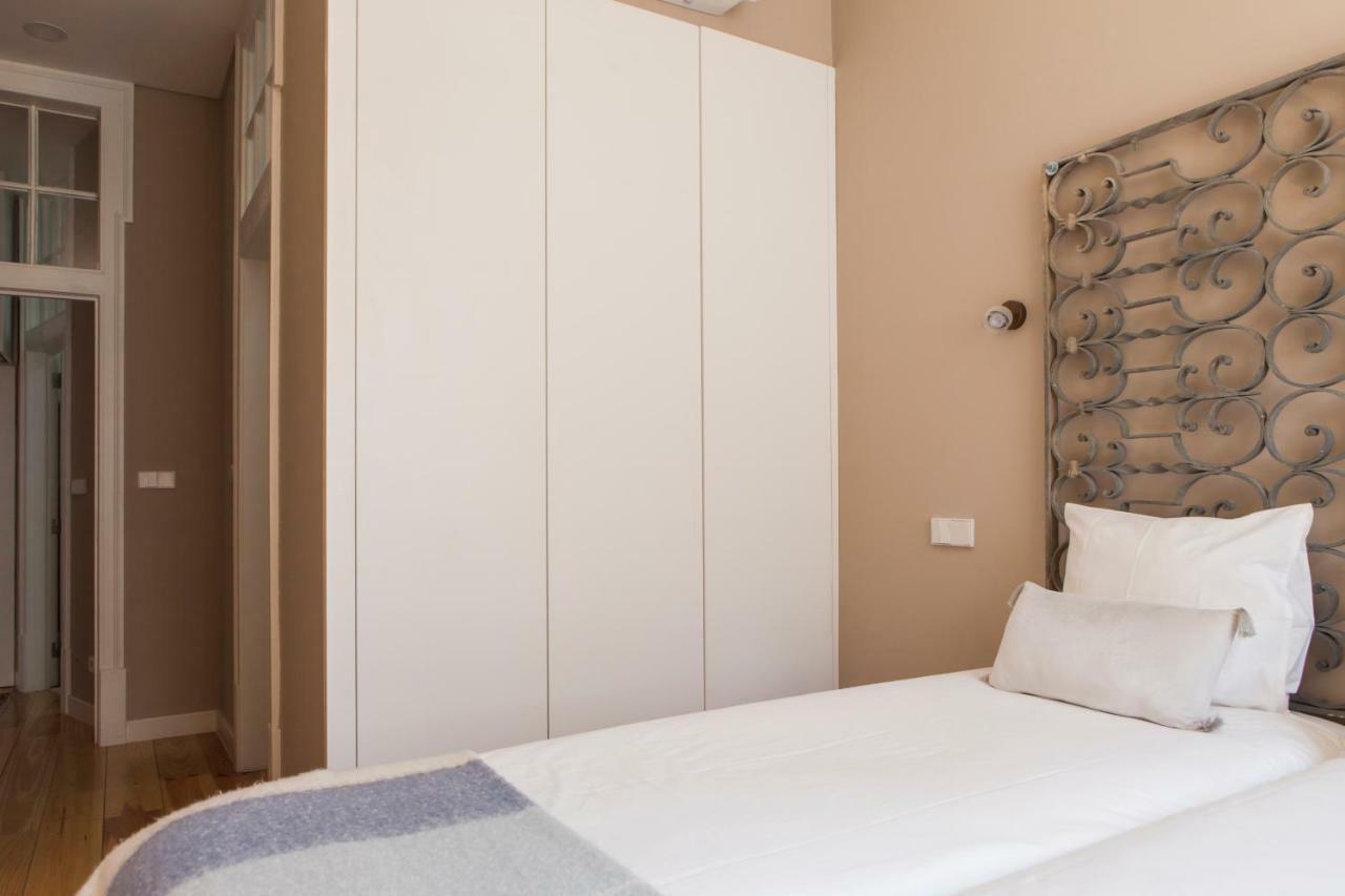 Alfama Baixa Spacious And Bright Blends The Historic And The Contemporary 2 Bedrs & 2 Bathrs Ac 18th Century Building Appartement Lisboa