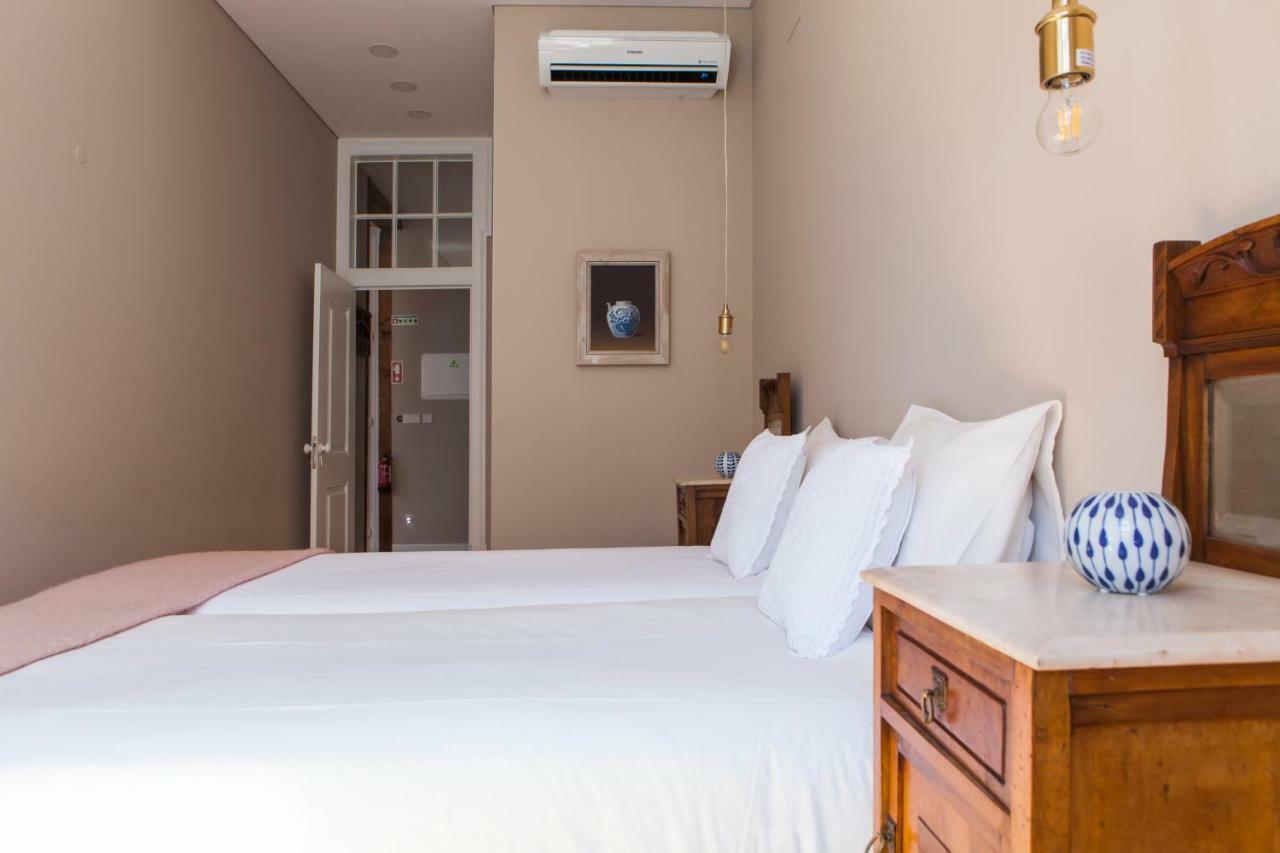 Alfama Baixa Spacious And Bright Blends The Historic And The Contemporary 2 Bedrs & 2 Bathrs Ac 18th Century Building Appartement *